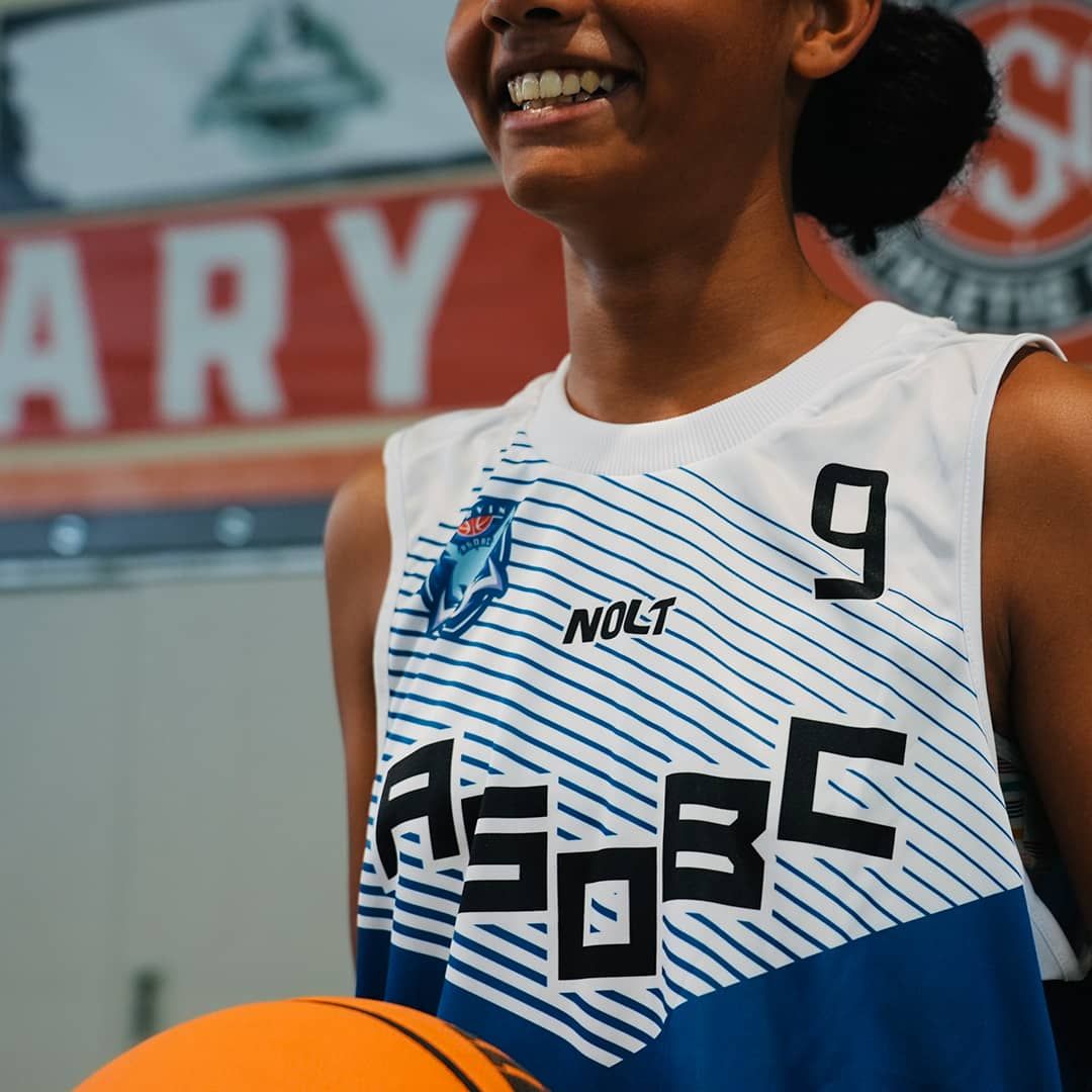 Veredelte und individualisierbare Basketballtrikots