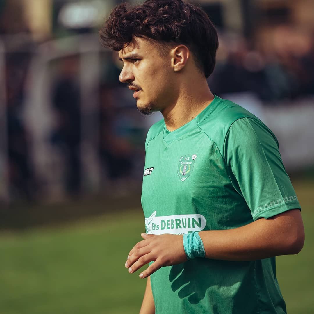 Veredle jetzt dein personalisiertes Fußballtrikot